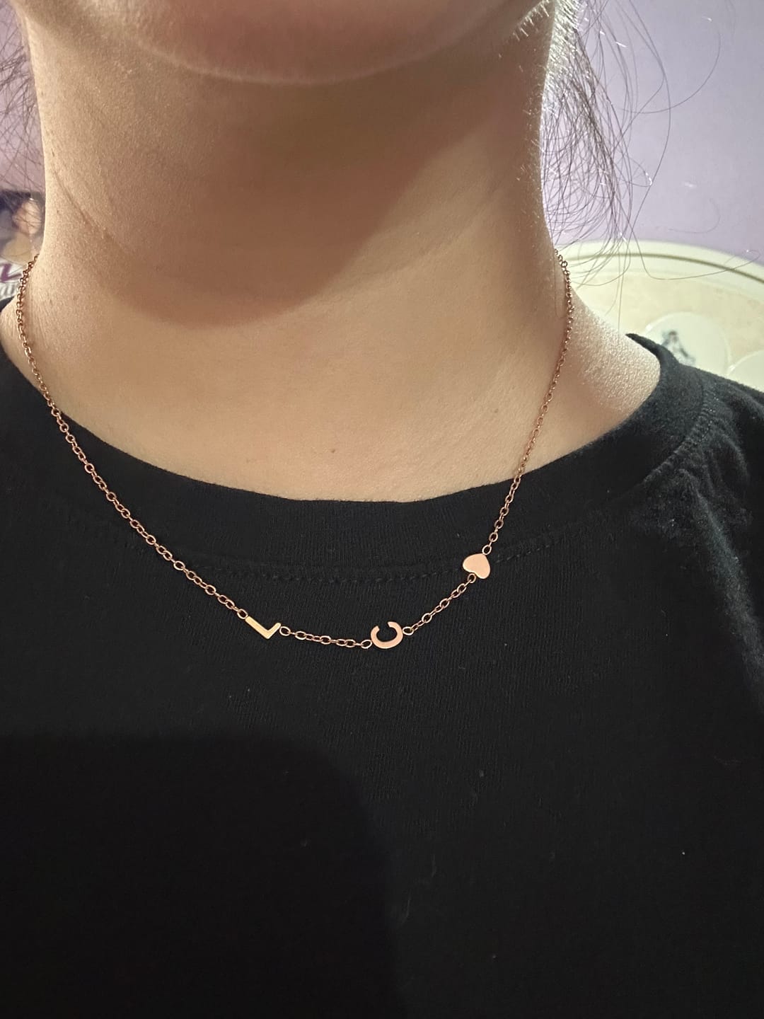 Customer photo review of Collar con iniciales personalizadas en horizontal