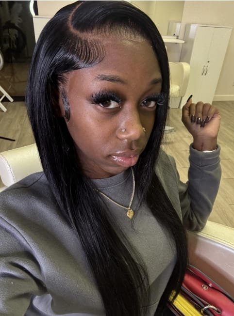 Customer photo review of MORE FACE 13x6 Lace Frontal Wig Preplucked Straight Human Hair Wigs With Baby Hair