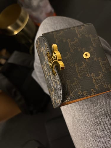 Customer photo review of TRIOMPHE 10 CALFSKIN WALLET TAN