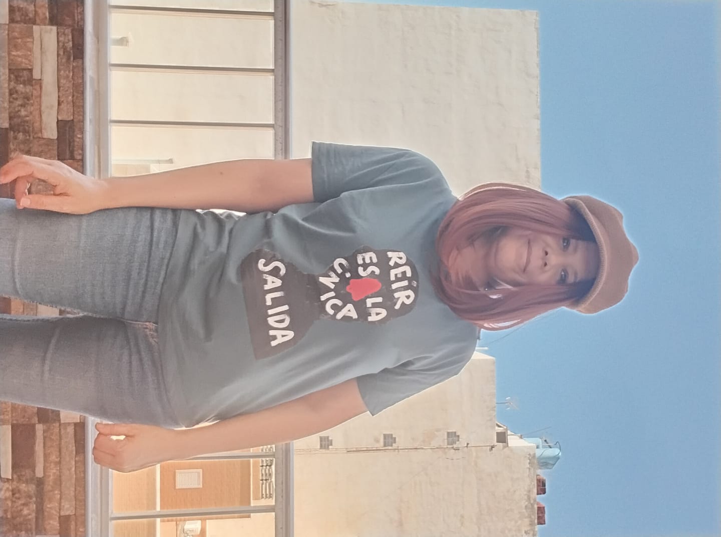 Customer photo review of Camiseta "Reír es la única salida"