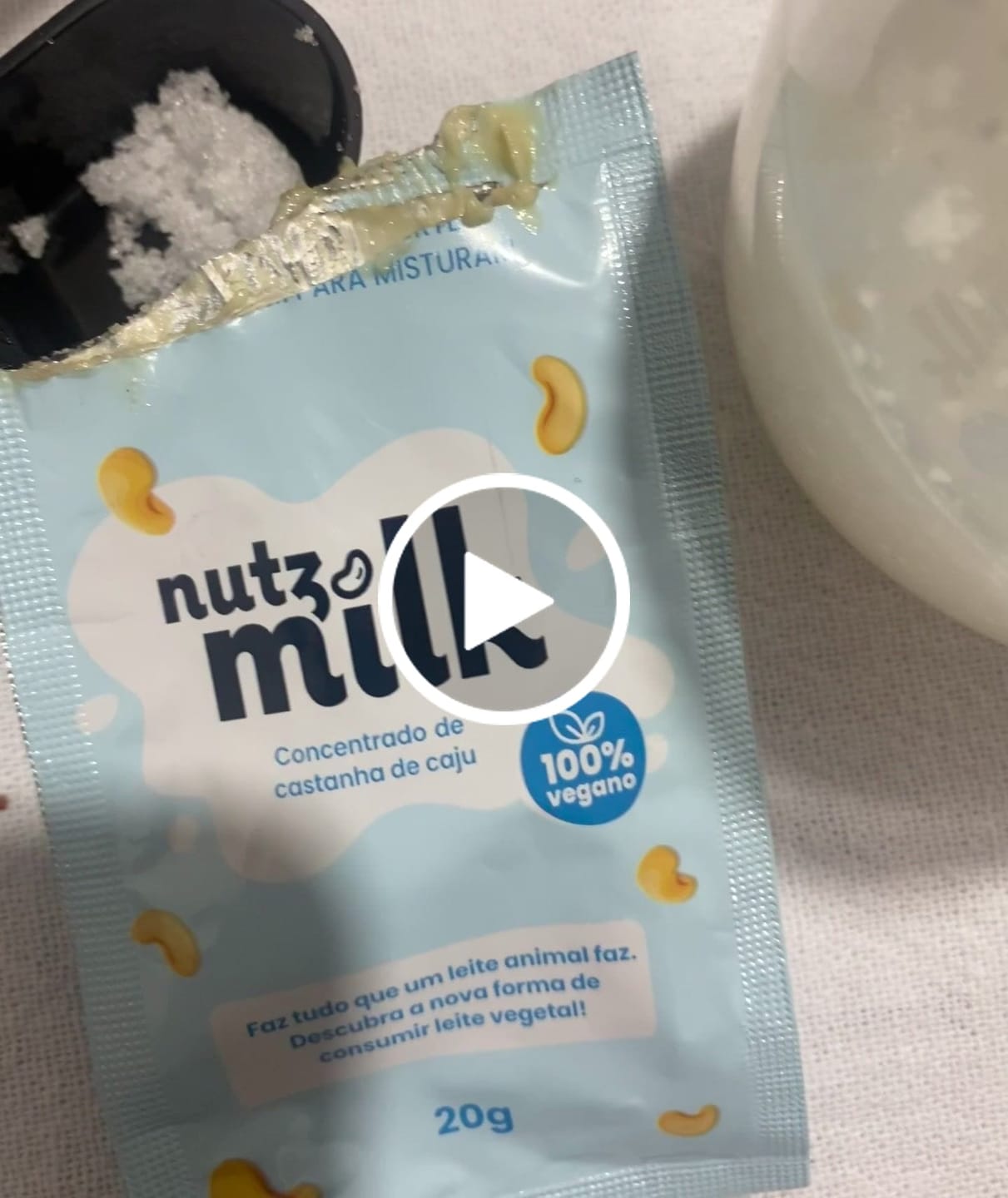 Customer video review of Leite Vegetal NutzMilk® Sachê 12 uni - Concentrado de Castanha de Caju