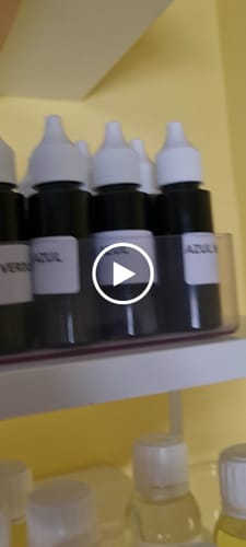 Customer video review of Colorante líquido para velas VIOLETA