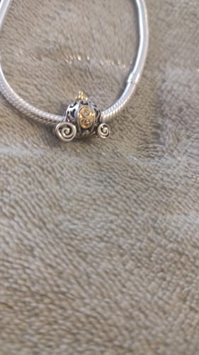 Customer photo review of CHARMS PANDORA CARRUAJE CENTENARIO DISNEY