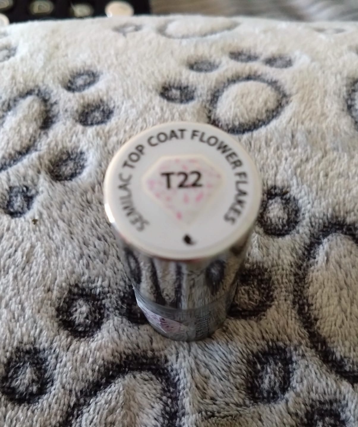 Customer photo review of Semilac Top Coat Flower Flakes T22 UV Gel Polish