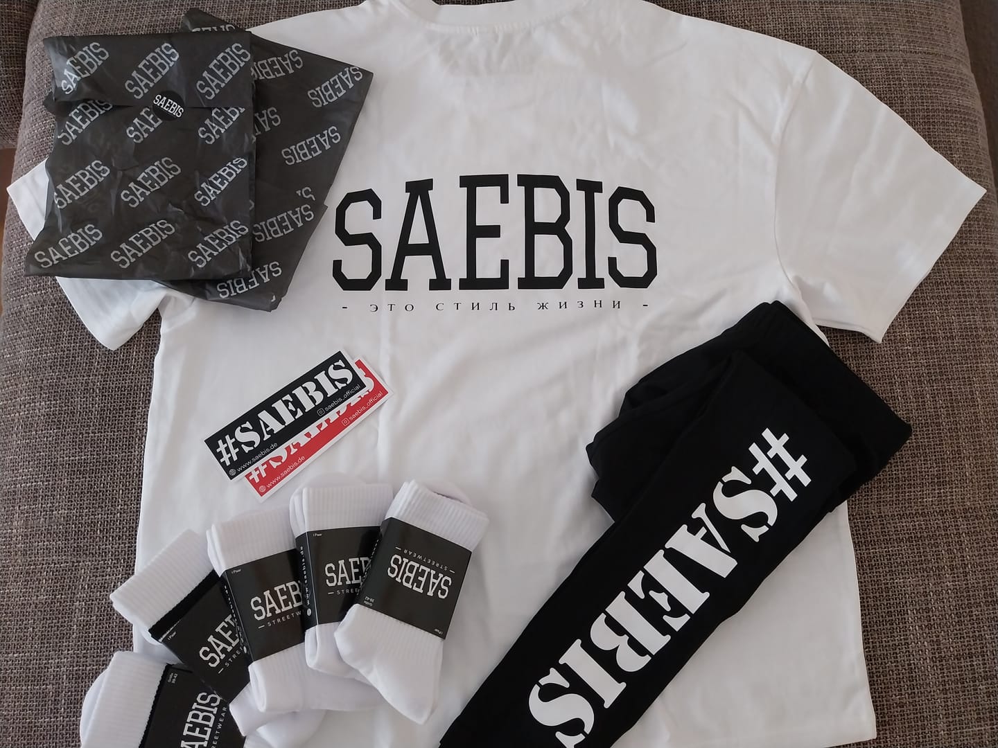 Customer photo review of Lifestyle Damen Extra Oversized Premium T-Shirt weiß by SAEBIS®