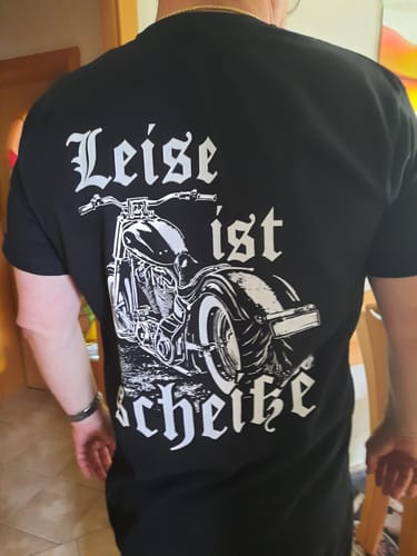 Customer photo review of Leise ist scheiße - Premium T-Shirt (Personalisiert) (Beidseitig bedruckt)