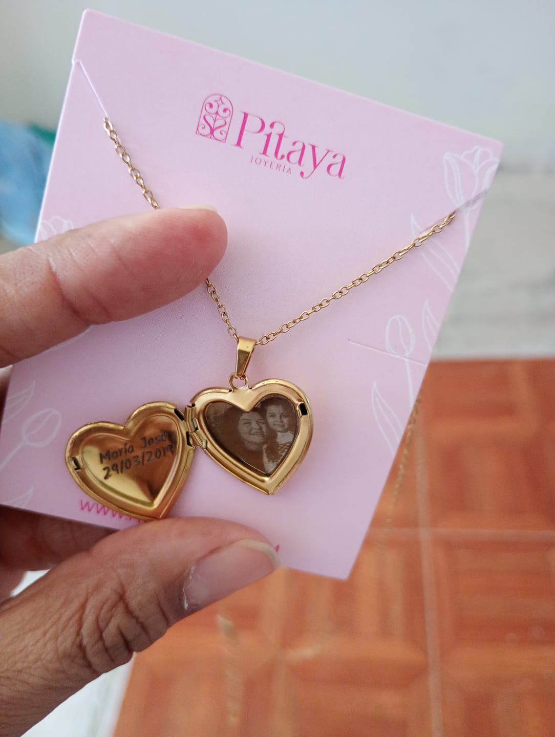 Customer photo review of Relicario Love Personalizado