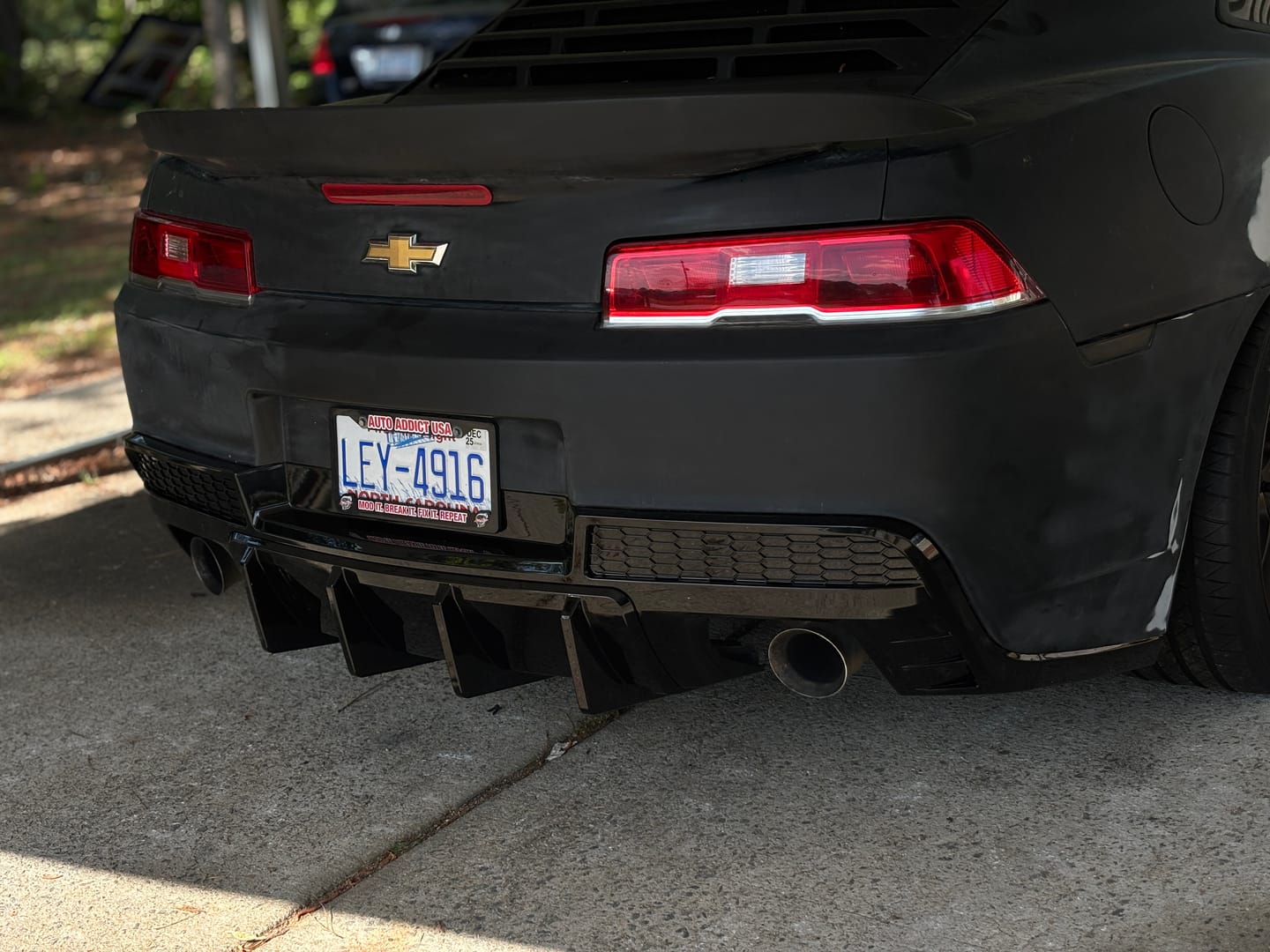 Customer photo review of 2014-2015 Chevy Camaro Evo Style Shark Fins Rear Diffuser Quad/Single Tips
