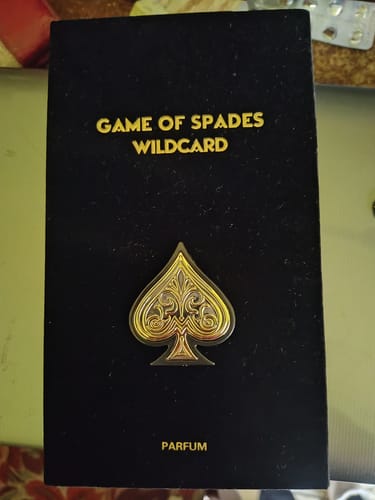 Reseña con foto de un cliente sobre Perfume Unisex GAME OF SPADES WILDCARD PARFUM