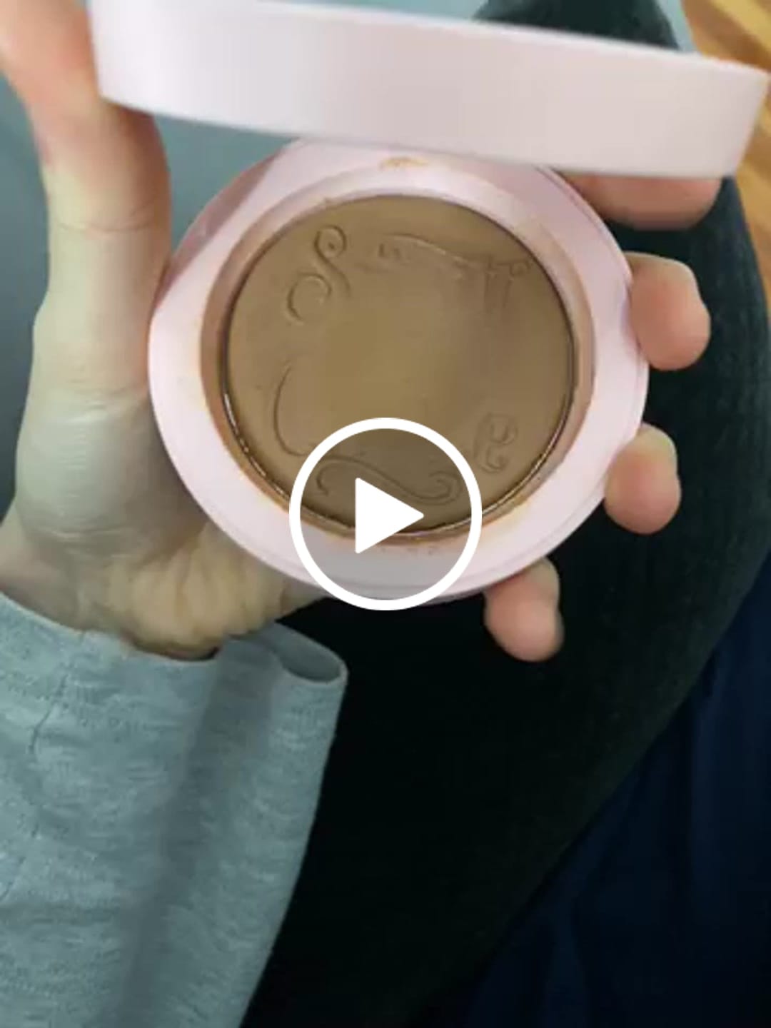 Commentaires vidéo des clients sur la crème bronzante Spoiled For Choice de P. Louise