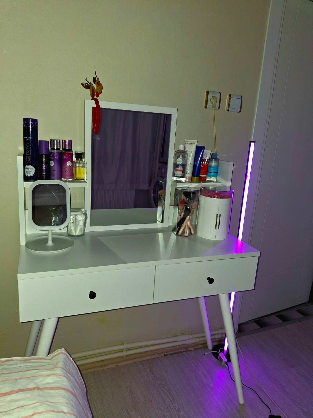 Customer photo review of Rani BJ102 Makyaj Tuvalet Masası 2 Çekmeceli Raflı Aynalı Takı Düzenleyici Beyaz