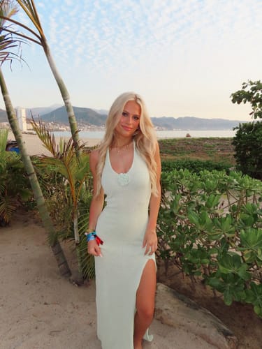 Customer photo review of Full Shine Best Hand Tied Weft Hair Extensions 100% Virgin Human Light Blonde (#60)