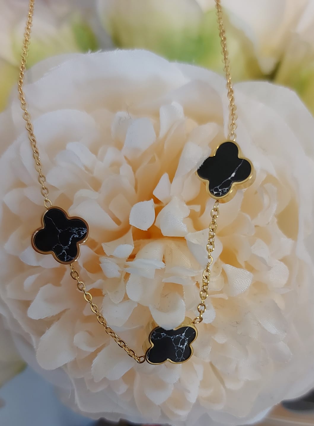 Customer photo review of Clover Marmor Kette | 18K vergoldet