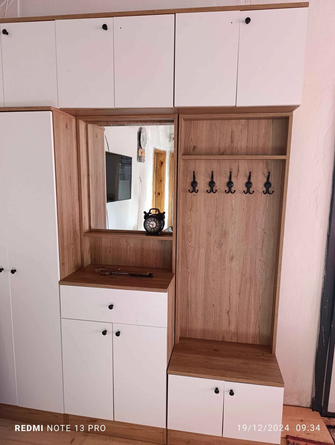 Customer photo review of Rani EA108 Portmanto Çekmeceli Aynalı Askılı Vestiyer Sepet Ceviz - Beyaz