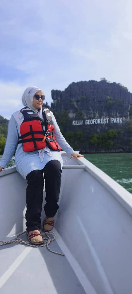 Customer photo review of Jei Square Framed Sunglasses