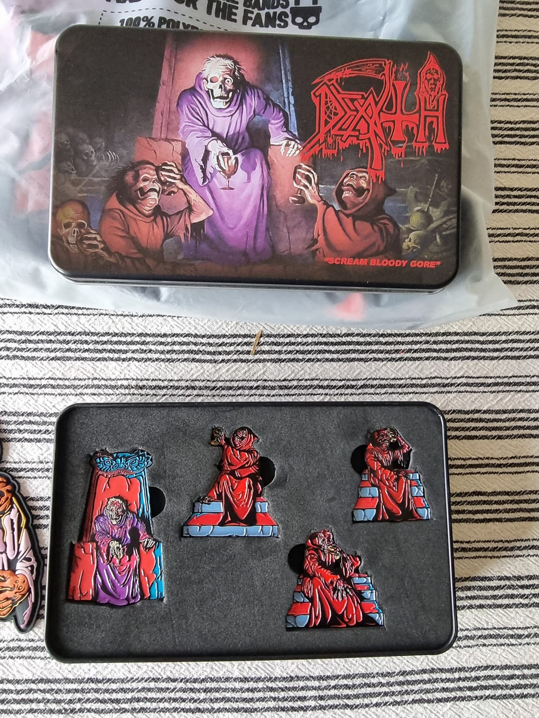 Customer photo review of Death - Scream Bloody Gore - Tin Box Pin Set