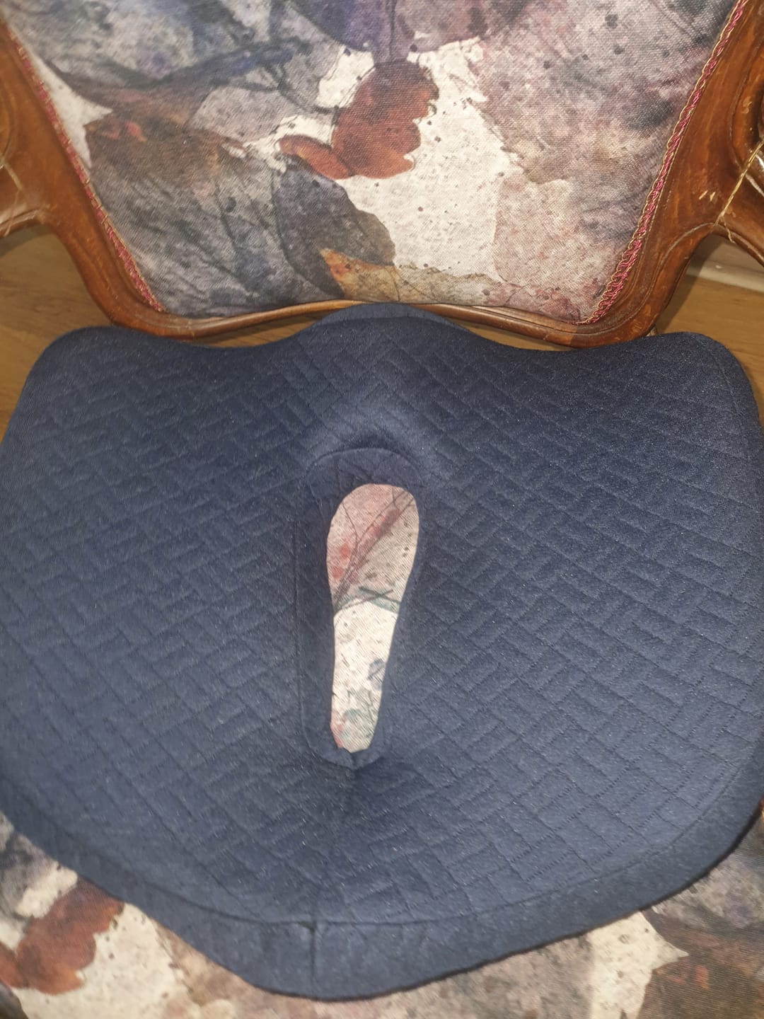Customer photo review of Reeta- Tailbone Cushion-Suitable for Hemorrhoids Prostatitis problem & Pregnant Women