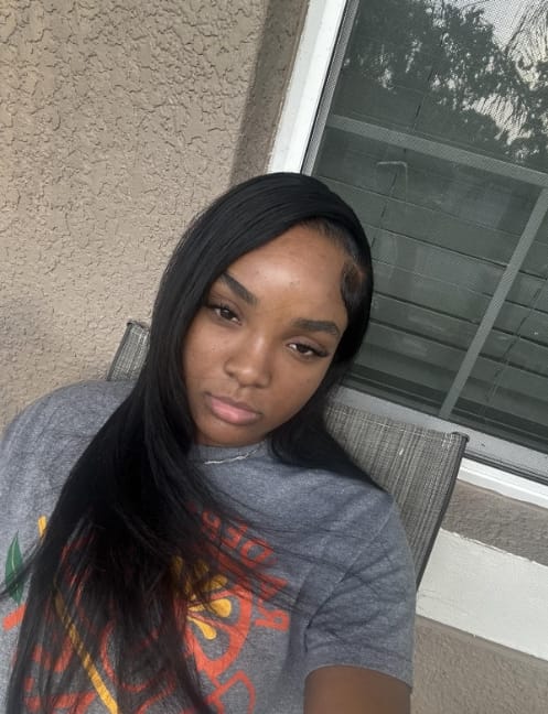 Customer photo review of MORE FACE 13x6 Lace Frontal Wig Preplucked Straight Human Hair Wigs With Baby Hair