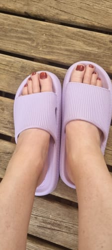 Customer photo review of HappyFlops