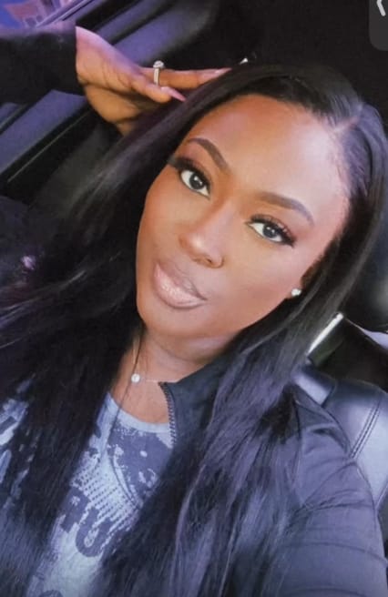 Customer photo review of MORE FACE 13x6 Lace Frontal Wig Preplucked Straight Human Hair Wigs With Baby Hair