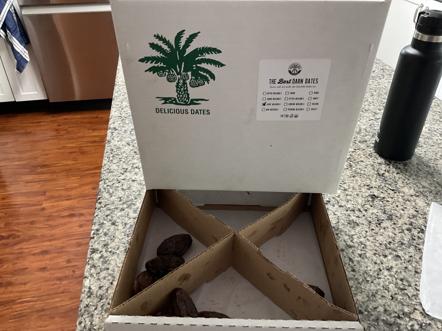 Customer photo review of Organic Large Medjool Dates Box