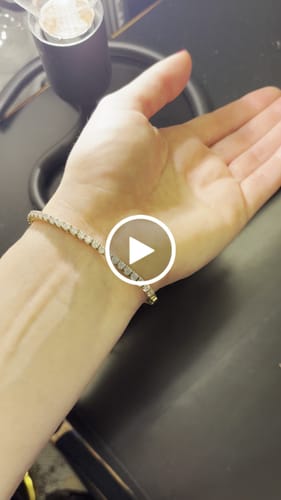 Customer video review of Luxe Tennis Bracelet