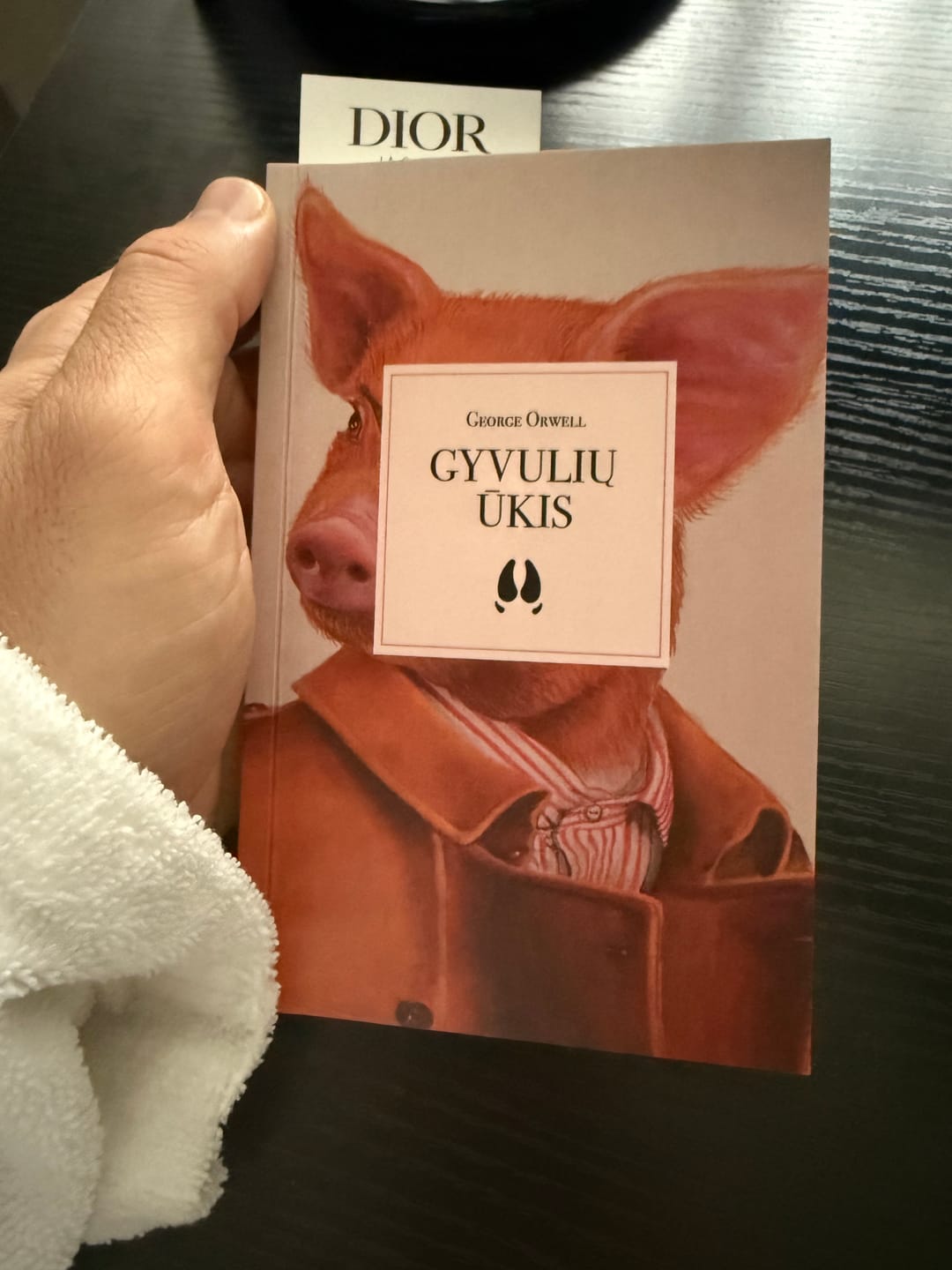 Customer photo review of Gyvulių ūkis: TOP10 perkamiausia Amazon.com knyga – distopinė George'o Orwello ateities vizija, kuri šiandien virto realybe