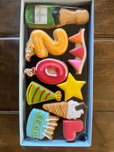 Customer photo review of Birthday Balloon Deluxe Biscuit Box