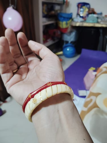Customer photo review of "Divine Gold Essence - Red Shringar"