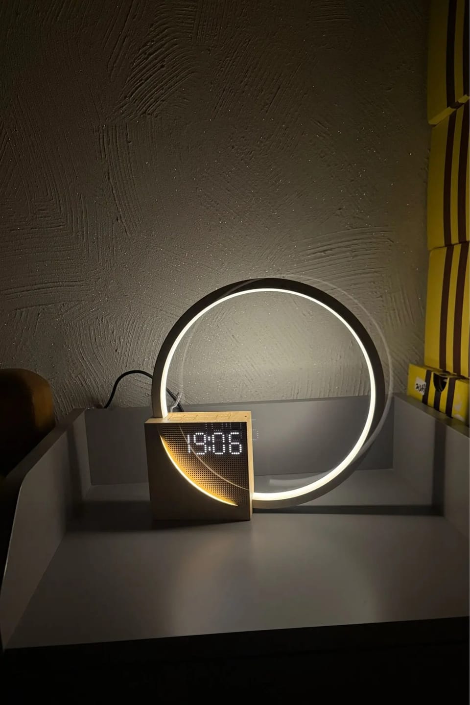 Customer photo review of Réveil lumineux design