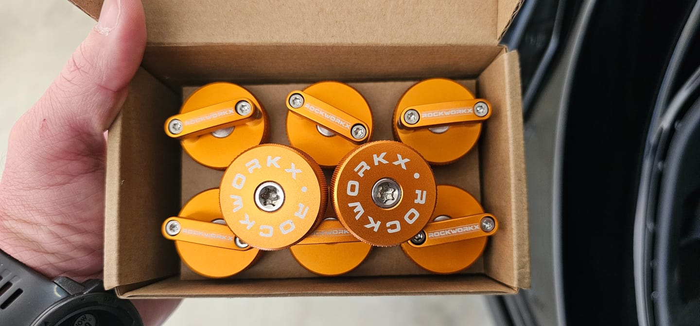 Customer photo review of FORD BRONCO 4 DOOR 10 PIECE SET, 8 Hard Top Quick Removal Fastener Thumb Screws, integrated D Ring Billet Aluminum + 2 Torx  T40 Forward Bolts
