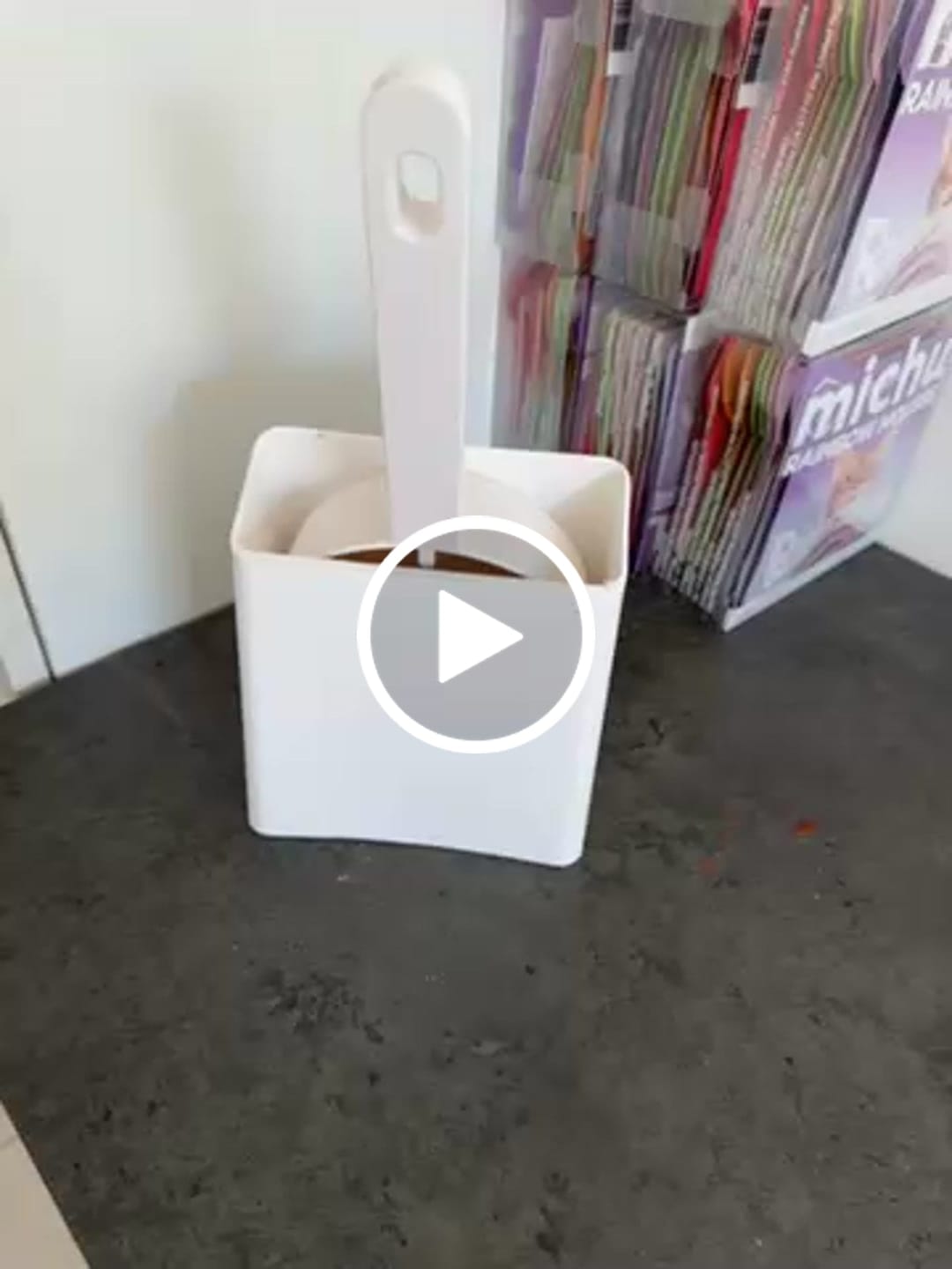 Customer video review of Michu Long-Handle Cat Litter Scoop