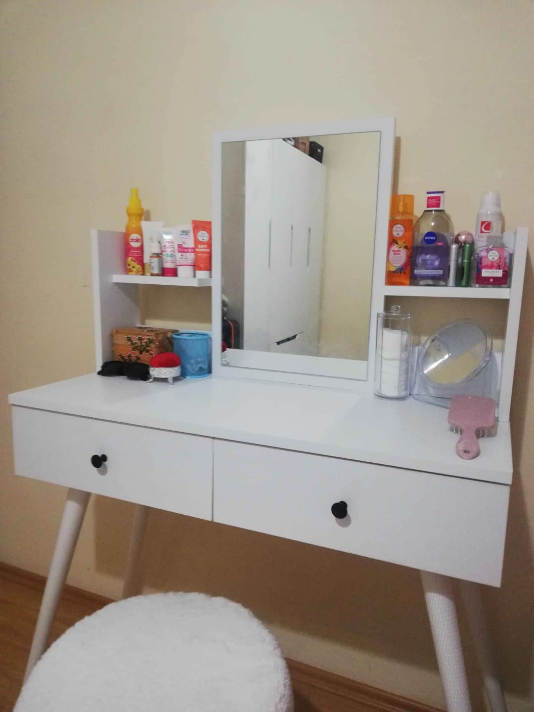 Customer photo review of Rani BJ102 Makyaj Tuvalet Masası 2 Çekmeceli Raflı Aynalı Takı Düzenleyici Beyaz