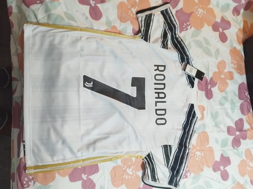 Customer photo review of Cristiano Ronaldo Juventus 2020 2021 Retro Jersey Trikot