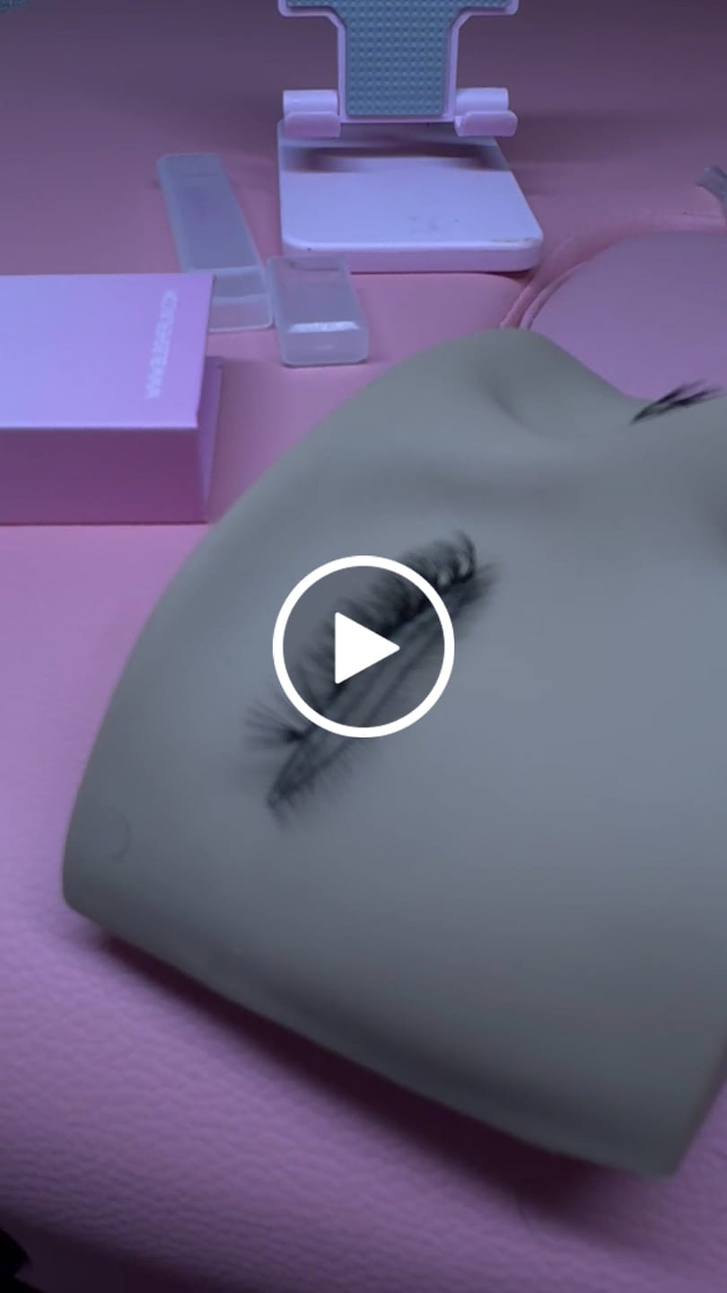 Customer video review of Classic Lash Extensions 0.10mm
