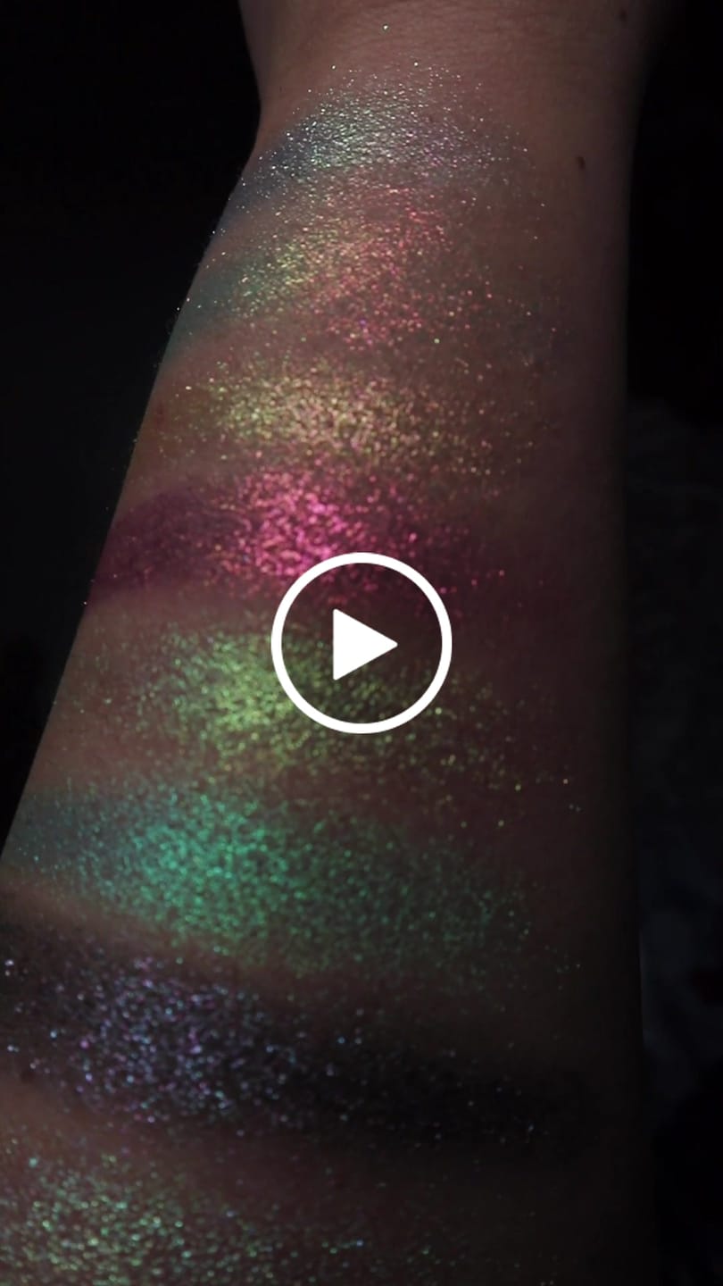 Customer video review of Frosted Fairy Prismatic Pastels Multichrome Magetic Eyeshadow Palette