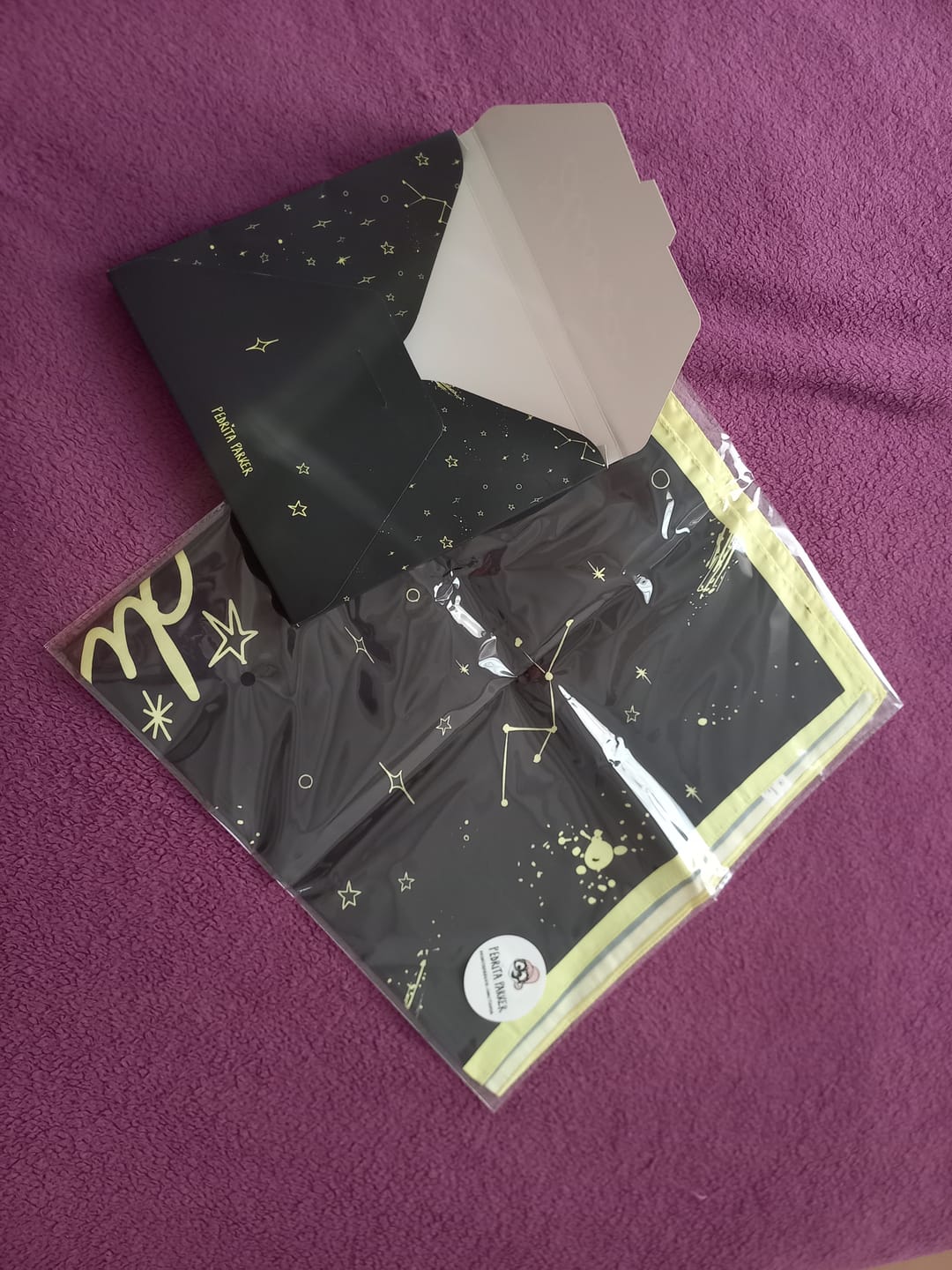 Customer photo review of Pañuelo de satén Diosa