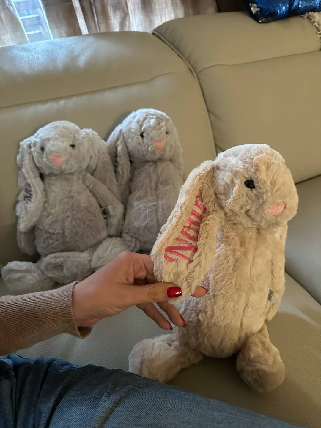 Customer photo review of Loulou, Le Lapin en Peluche Personnalisé qui apaise bébé