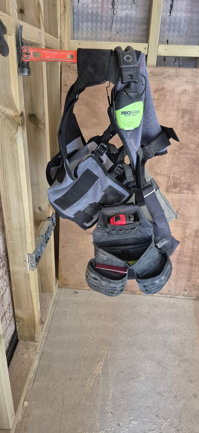 Customer photo review of DiamondBack Toolbelts | 701 Vest Black