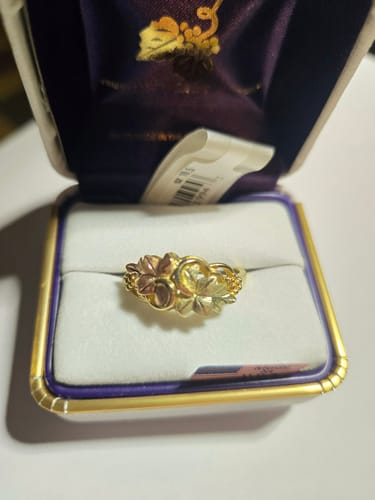 Customer photo review of Large Double Leaf - Black Hills Gold Ladies Ring