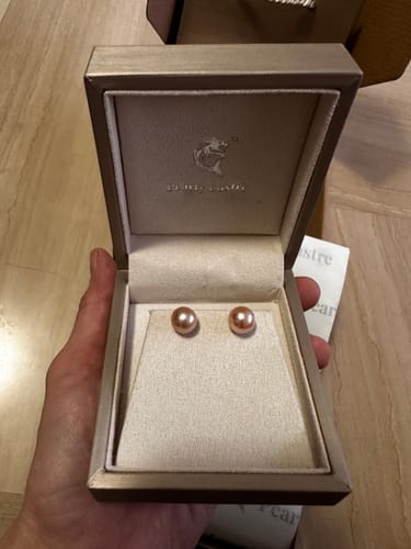 Customer photo review of 18K Gold Top Grade Edison Purple Pearl Stud Earrings KE00019