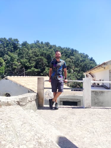 Customer photo review of Chemise à manches courtes respirante à motif floral rétro pour homme