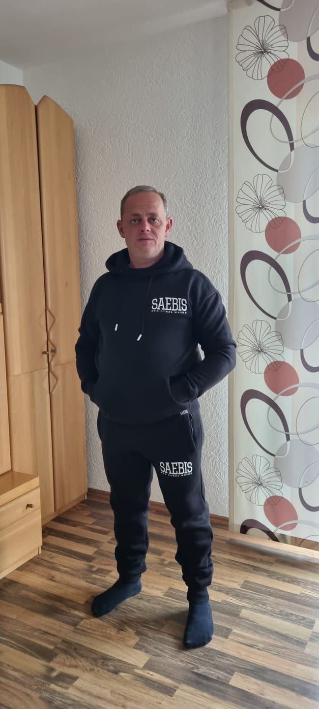 Customer photo review of Lifestyle Herren Hoodie schwarz mit Stickerei by SAEBIS®