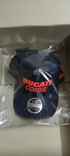 Customer photo review of 9FIFTY Ducati Motor Logo Gradient Print Black Snapback