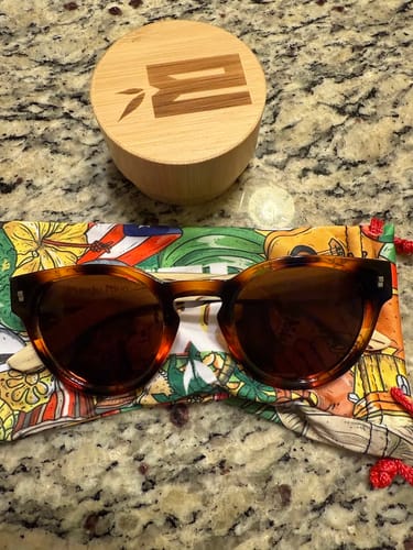 Customer photo review of Selena Pop