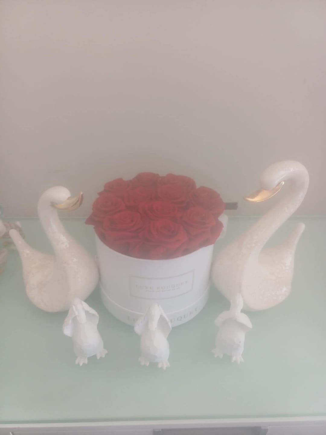 Customer photo review of Medium Round Everlasting Rose Box