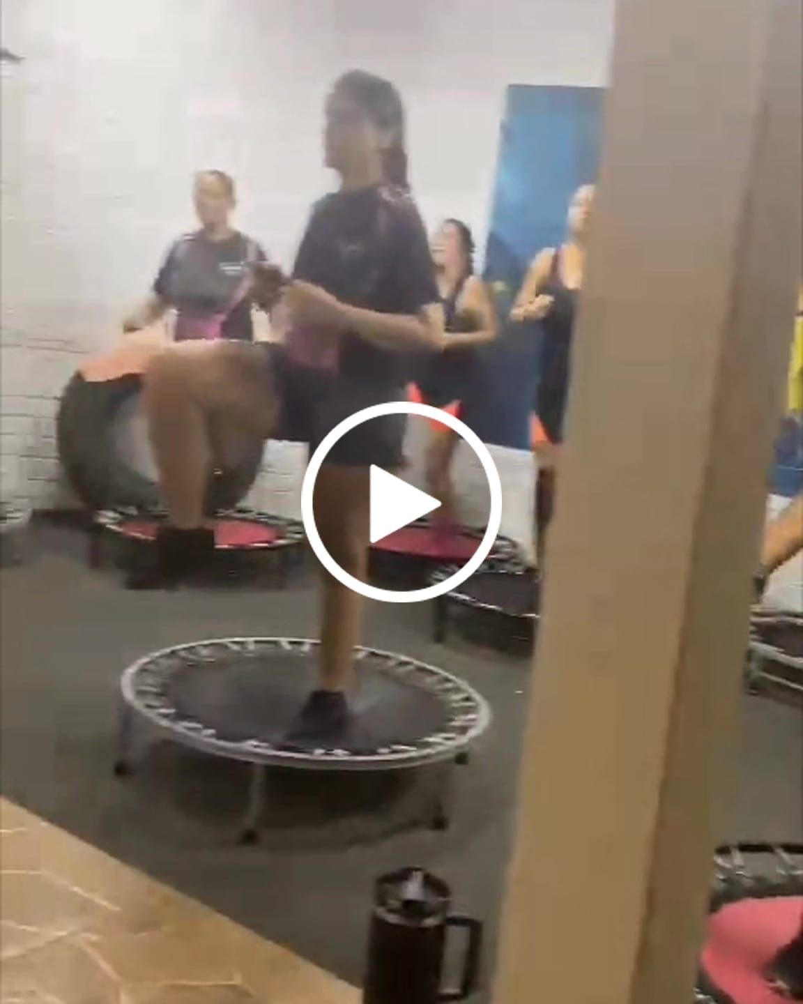 Customer video review of Mini Jump Trampolim Profissional 32 Molas