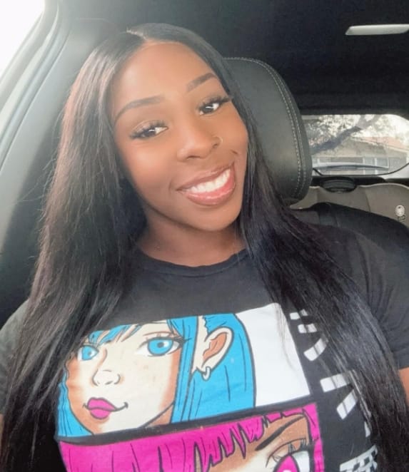 Customer photo review of MORE FACE Pre-bleached Straight Hair Wear Go Glueless Wig 7x5 Pre-cut HD Lace Pre-plucked