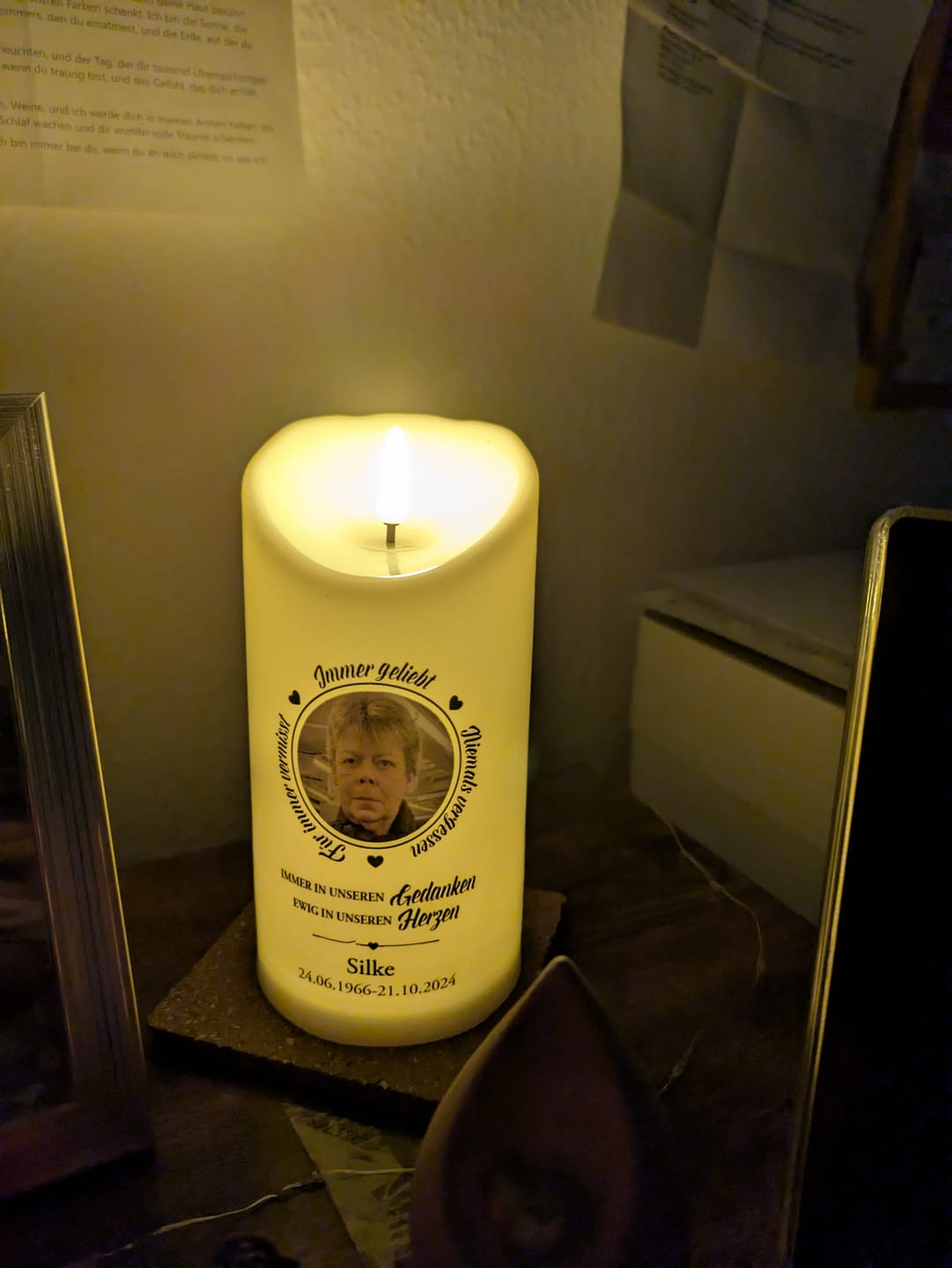 Customer photo review of Immer geliebt - LED Trauerkerze mit Foto und Datum in Erinnerung an Verstorbene