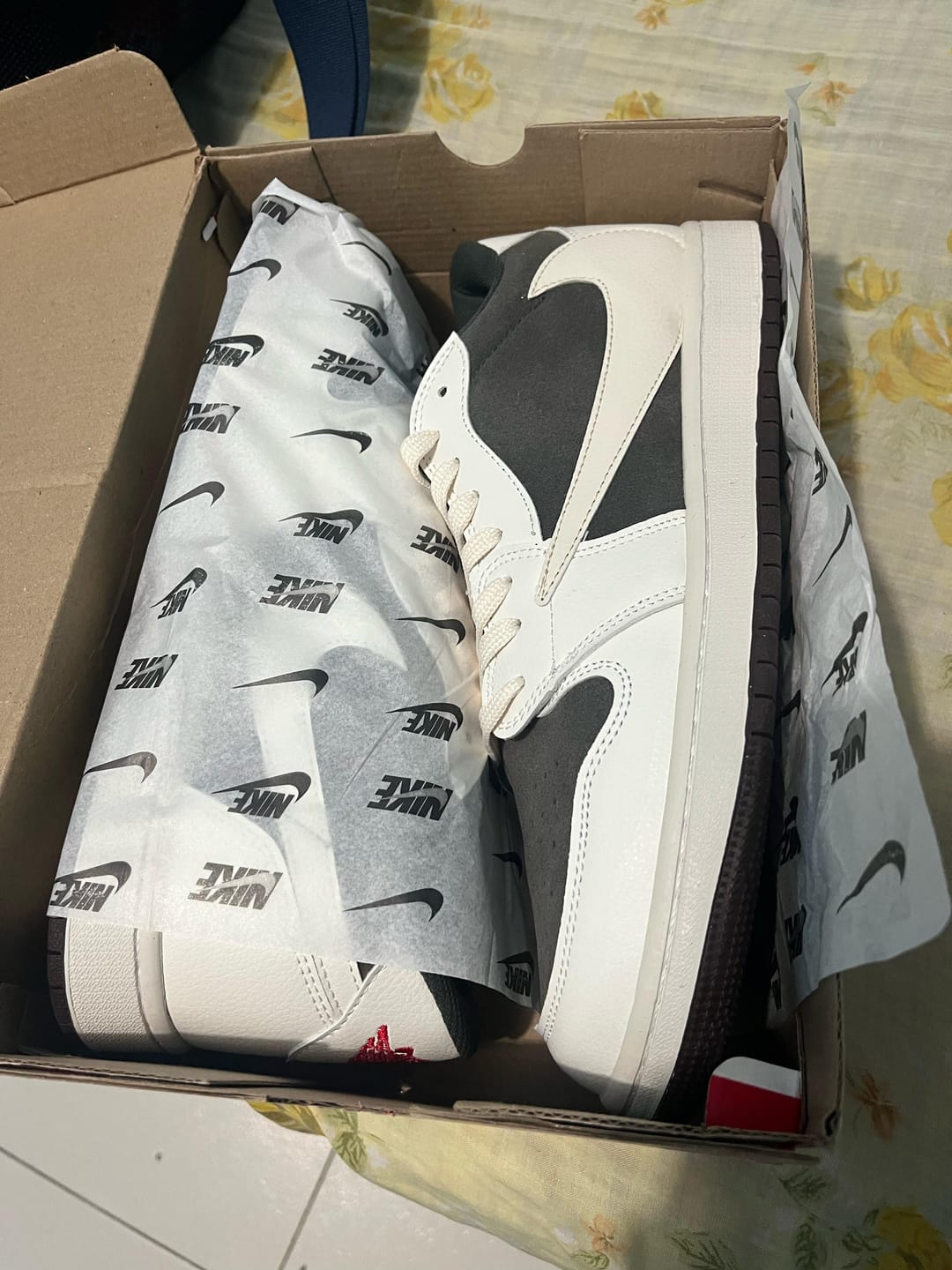 Customer photo review of Tenis Travis Low Reverse Moca